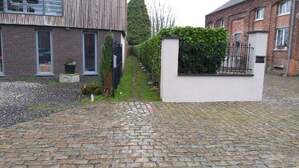 323974